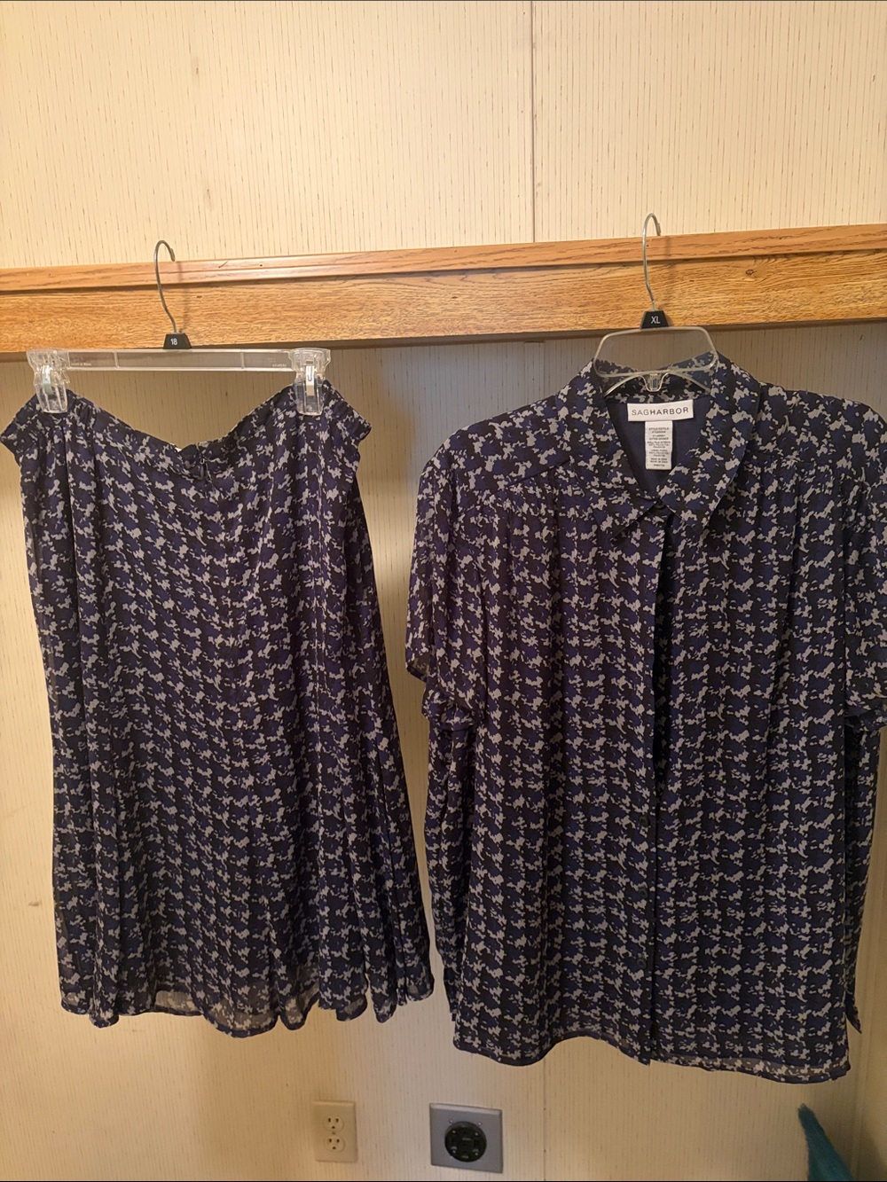 Sag Harbor Navy Printed Pleated Skirt Set